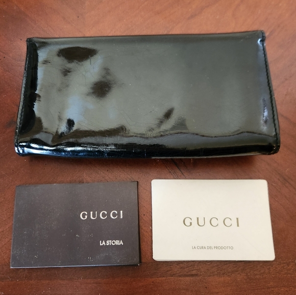 Gucci Romy Black Patent Leather Clutch - Picture 2 of 11